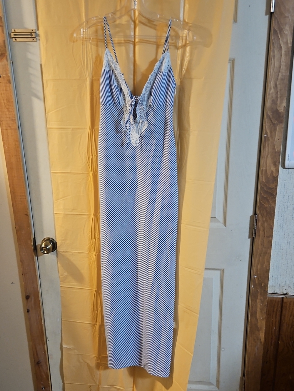 WILD FABLE BLUE/WHITE STRIPED MAXI DRESS: SIDE SLIT: LACE TRIM: NWOT: SIZE XXS